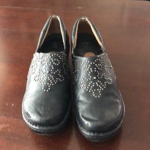 Ariat embellished clogs, black leather.
